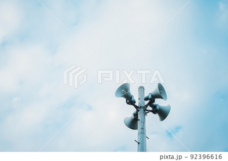 空とスピーカー 92396616