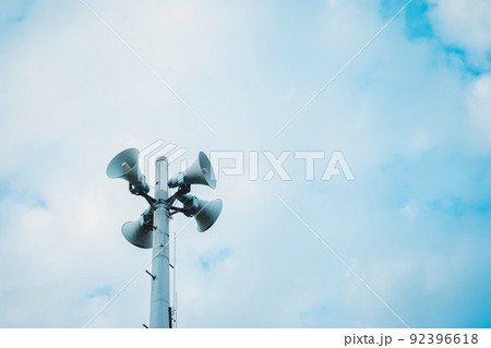 空とスピーカー 92396618