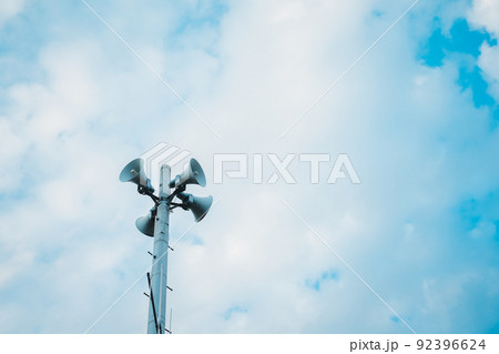 空とスピーカー 92396624