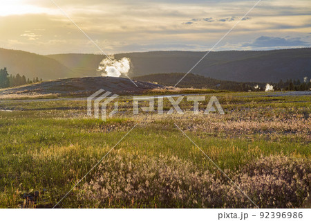 Sunset view of the Old Faithful geyser 92396986