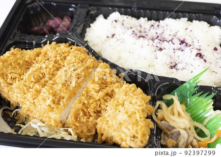 美味しいロースとんかつ弁当 92397299