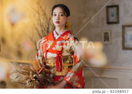 赤い引き振袖 大振袖 婚礼 赤い引き振袖 大振袖 婚礼 92398957