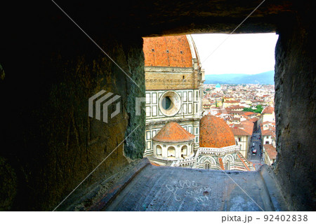 イタリア・フィレンツェ旧市街・サンタマリアデルフィオーレ大聖堂 イタリア・フィレンツェ旧市街・サンタマリアデルフィオーレ大聖堂 92402838