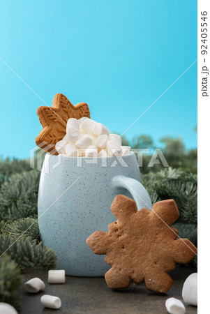 Christmas drink with marshmallows Christmas drink with marshmallows 92405546