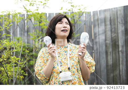 女性 携帯扇風機 夏 猛暑 女性 携帯扇風機 夏 猛暑 92413723