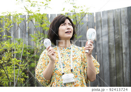女性 携帯扇風機 夏 猛暑 女性 携帯扇風機 夏 猛暑 92413724
