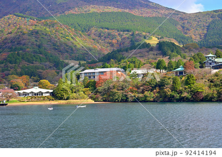 箱根芦ノ湖の紅葉 92414194