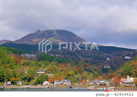 箱根芦ノ湖の紅葉 92414432