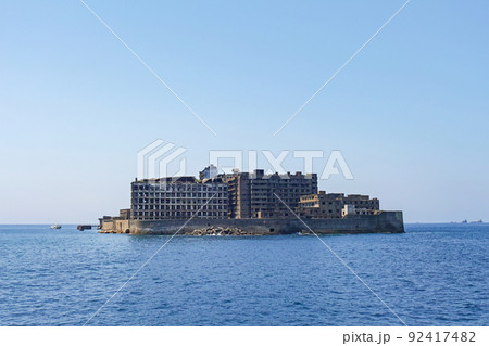 長崎県/ 海上から見る「軍艦島(端島)」 長崎県/ 海上から見る「軍艦島(端島)」 92417482