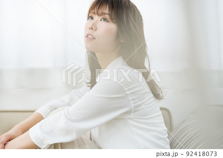 若い女性のポートレート 若い女性のポートレート 92418073
