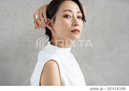 ミドル女性のポートレート ミドル女性のポートレート 92418166