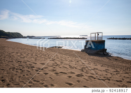 〔福井県福井市・7月〕鷹巣海水浴場　全長1kmに及ぶ広い砂浜 92418917