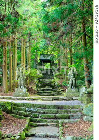 夏の両子寺　大分県国東市 92419126