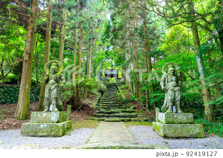 夏の両子寺　大分県国東市 92419127