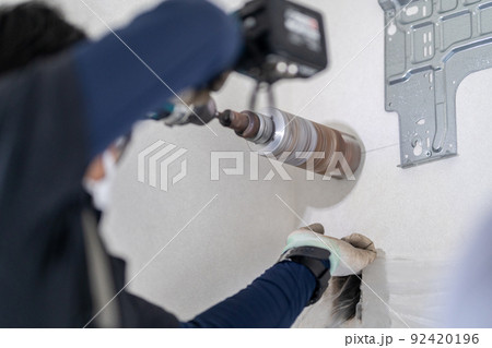 エアコン取付工事　コアドリル回転振動　ボードホールソー　左配管 92420196