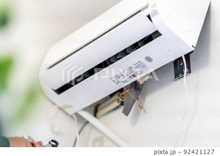 エアコン取付工事　冷媒ガス配管のフレア接続部分をナットで押しつぶす　ガス漏れ防止 92421127