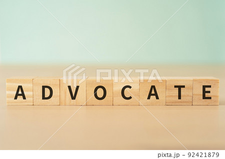 弁護・擁護のイメージ｜「ADVOCATE」と書かれたブロック 92421879