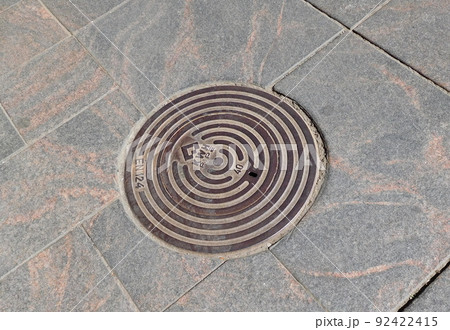 フィンランド ヘルシンキ エスプラナーディ通り メンテナンスホール フィンランド ヘルシンキ エスプラナーディ通り メンテナンスホール 92422415