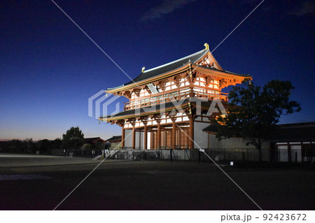 夜の朱雀門(平城宮跡) 夜の朱雀門(平城宮跡) 92423672