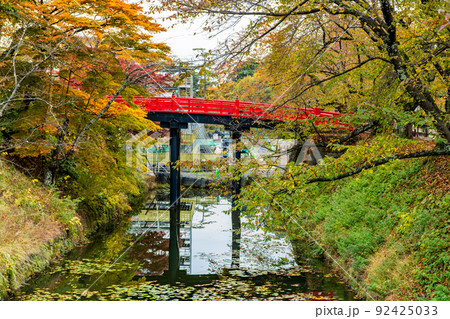 青森県 弘前城 ~紅葉の下乗橋~ 青森県 弘前城 ~紅葉の下乗橋~ 92425033