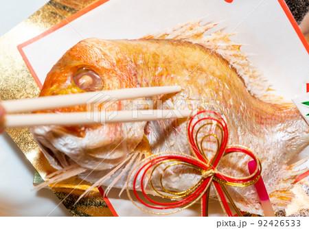 赤ちゃんのお食い初めで食べる鯛の写真。赤ちゃんのイベントのイメージ。 92426533