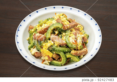 沖縄郷土料理、ゴーヤチャンプルー 92427483