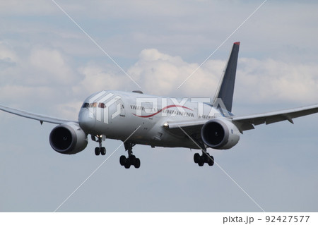 横田基地に着陸するコムルックス・アルバのボーイング787 92427577
