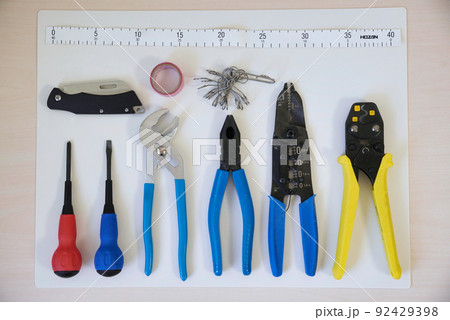 電気工事の工具 92429398