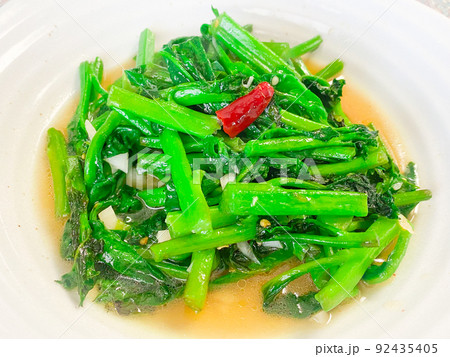 中国家庭料理・蒜泥炒紫角叶（つるむらさきのにんにく炒め） 92435405