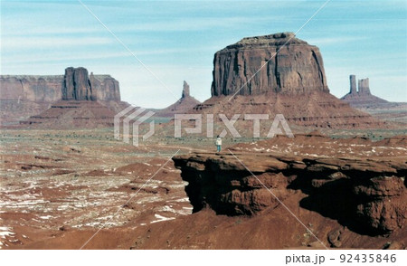 モニュメントバレーの風景、ジョンフォードポイント＋人 92435846