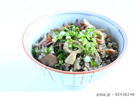 イカ墨ジューシー(沖縄風炊き込みご飯) イカ墨ジューシー(沖縄風炊き込みご飯) 92436246