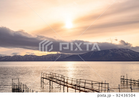 北海道　支笏湖の夕景 92436504