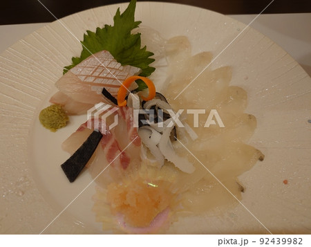 ふぐのうす引きと刺し身 92439982