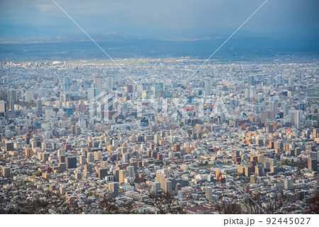 北海道・札幌・藻岩山からの札幌市街地の俯瞰図 92445027