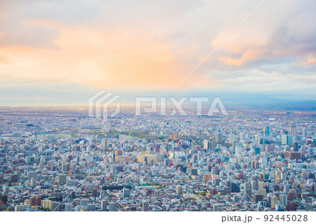 北海道・札幌・藻岩山からの札幌市街地の俯瞰図 92445028