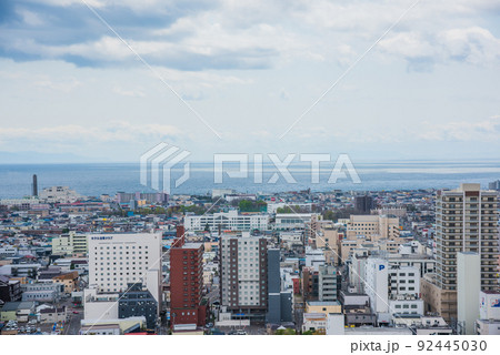 北海道。函館・五稜郭タワーから、曇天の函館市街 北海道。函館・五稜郭タワーから、曇天の函館市街 92445030