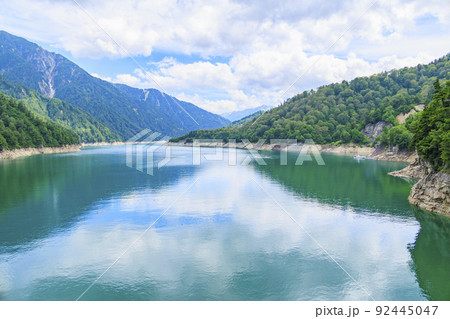立山黒部アルペンルート　夏の黒部ダム 92445047