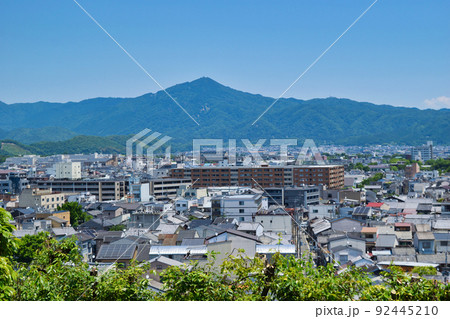 京都 建勲神社からの京都市内と東山の眺望 92445210