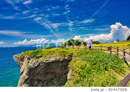 沖縄の風景（万座毛）海風 92447008