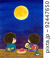 色鉛筆手描きイラスト　縁側で満月を眺める浴衣を着た子供たち 92447650
