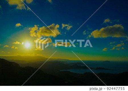 台湾九份から見える夕景 92447755