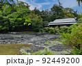 三島市立公園寿楽園内の寿楽館と小浜池（静岡県三島市） 92449200