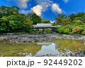 三島市立公園寿楽園内の寿楽館と小浜池（静岡県三島市） 92449202