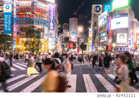 《東京都》渋谷駅前・スクランブル交差点 《東京都》渋谷駅前・スクランブル交差点 92452121