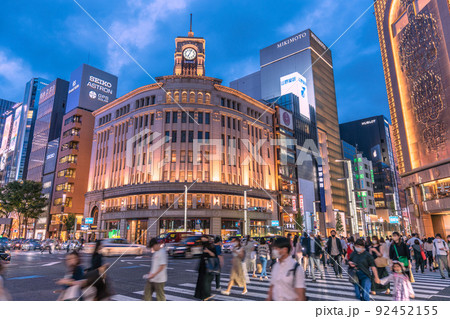 日本の東京都市景観 18万超全国過去最多。悪夢BA.5…東京初3万超。銀座には多くの人出＝7月21日 92452155