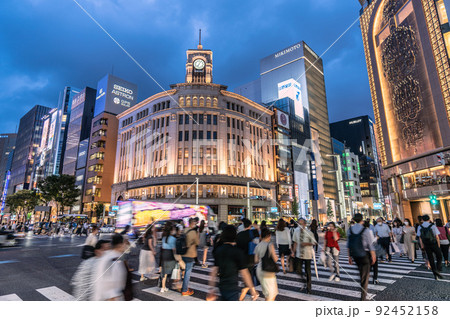 日本の東京都市景観 18万超全国過去最多。悪夢BA.5…東京初3万超。銀座には多くの人出＝7月21日 92452158