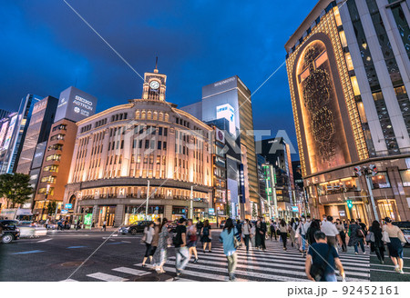 日本の東京都市景観 18万超全国過去最多。悪夢BA.5…東京初3万超。銀座には多くの人出=7月21日 日本の東京都市景観 18万超全国過去最多。悪夢BA.5…東京初3万超。銀座には多くの人出=7月21日 92452161