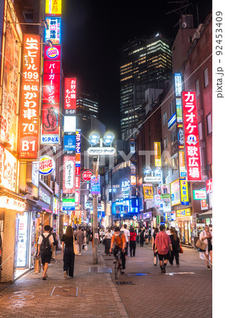 《東京都》渋谷センター街・夜の繁華街 《東京都》渋谷センター街・夜の繁華街 92453409