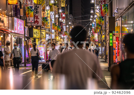 日本の東京都市景観 18万超全国過去最多。悪夢BA.5…東京初3万超。賑わう新橋西口通り=7月21日 日本の東京都市景観 18万超全国過去最多。悪夢BA.5…東京初3万超。賑わう新橋西口通り=7月21日 92462096