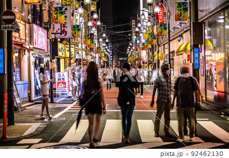 日本の東京都市景観 18万超全国過去最多。悪夢BA.5…東京初3万超。賑わう新橋西口通り=7月21日 日本の東京都市景観 18万超全国過去最多。悪夢BA.5…東京初3万超。賑わう新橋西口通り=7月21日 92462130
